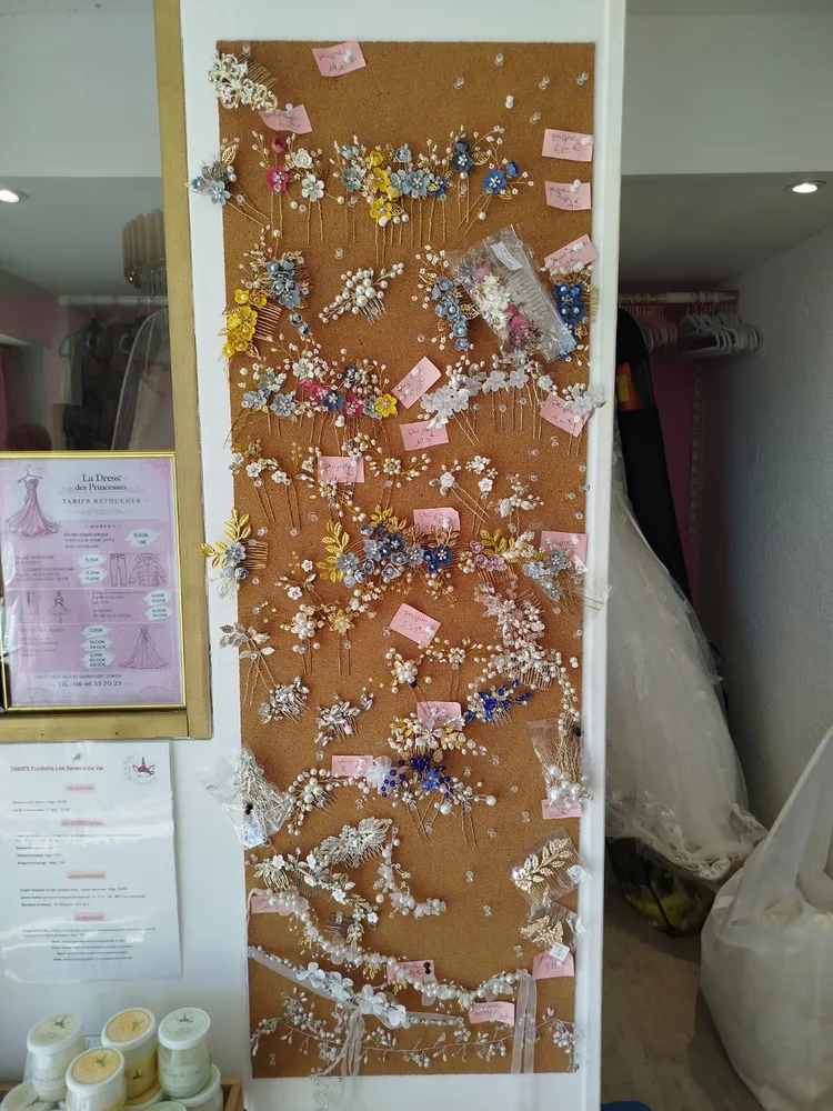 Peignes fleuris nacrés et accessoires de tête faits main